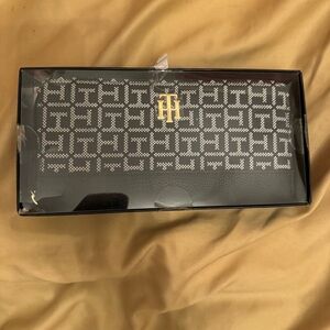 Tommy Hilfiger TH Monogram Zip Around Wallet Black White NEW